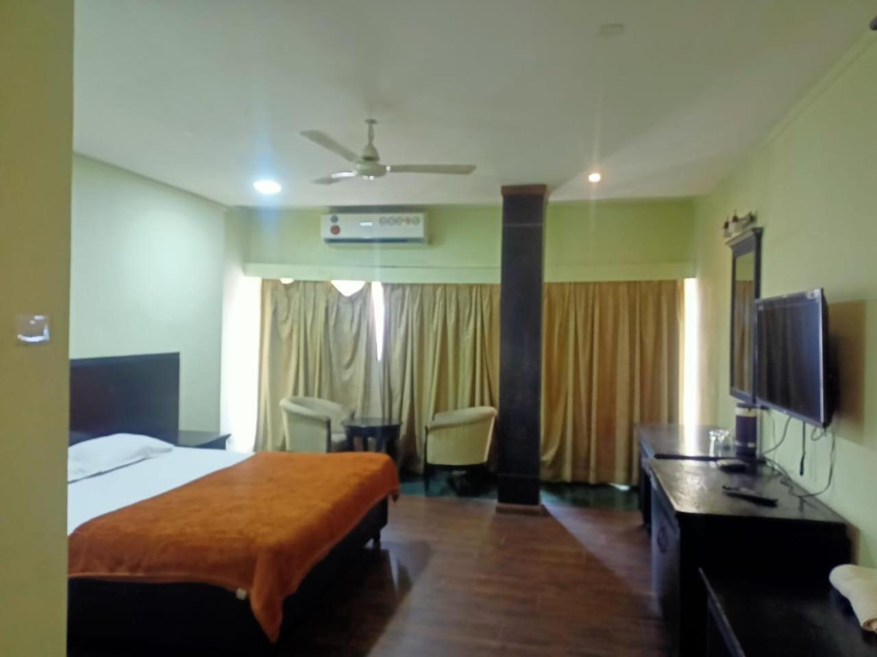 Hotel Skylark Nagpur Exteriör bild