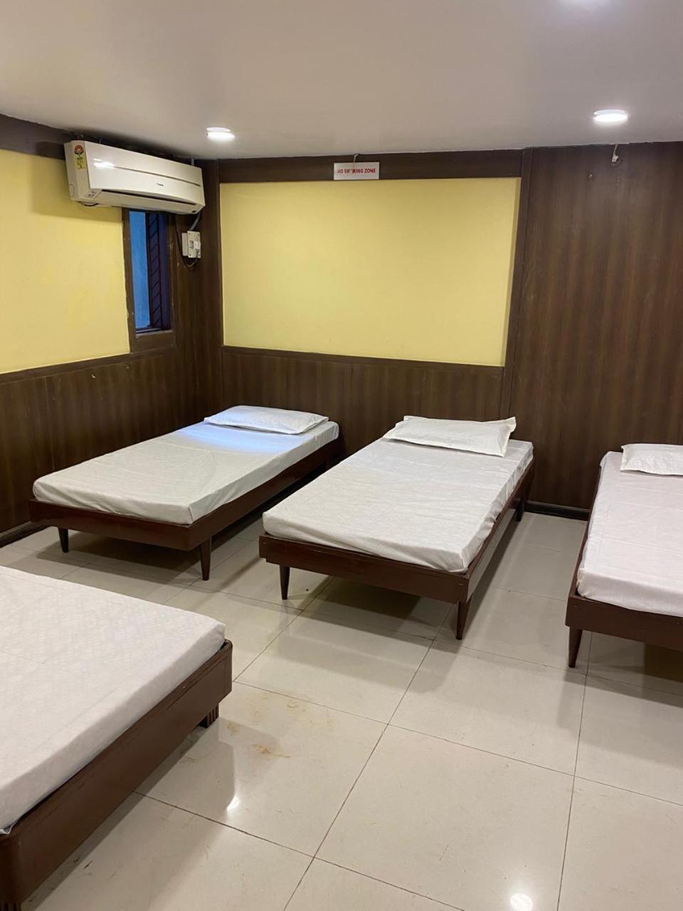 Hotel Skylark Nagpur Exteriör bild