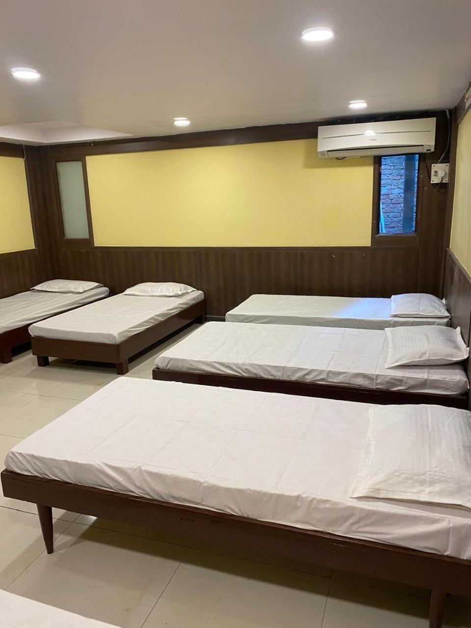 Hotel Skylark Nagpur Exteriör bild