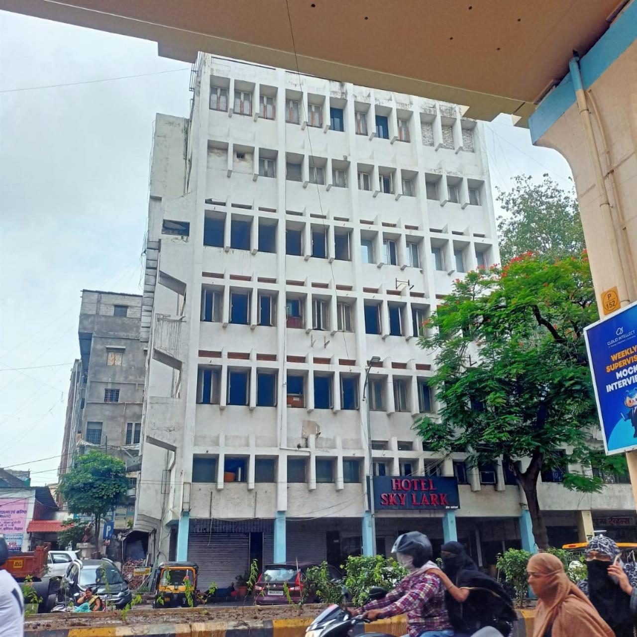 Hotel Skylark Nagpur Exteriör bild