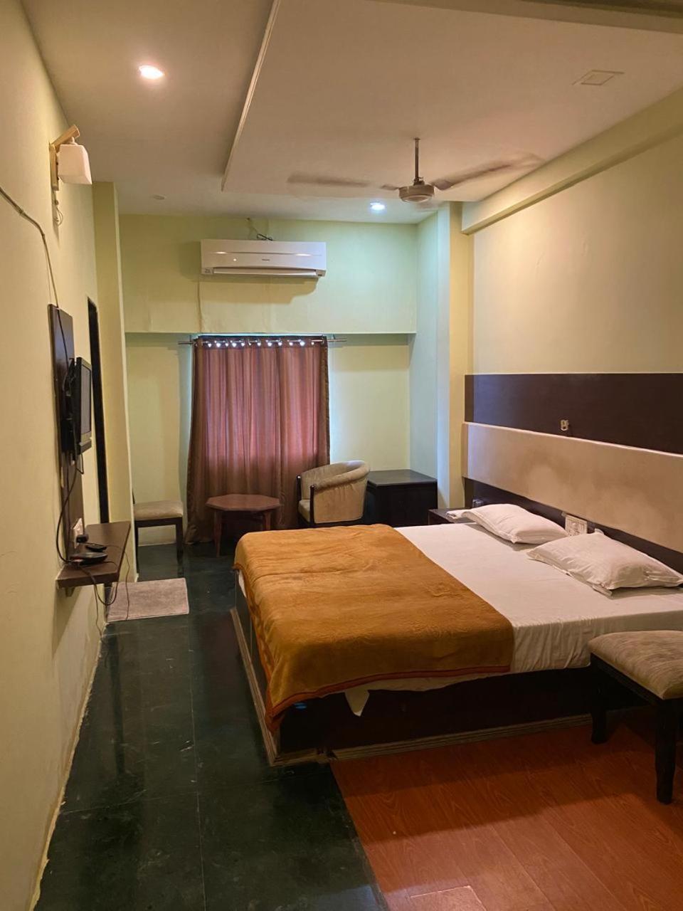 Hotel Skylark Nagpur Exteriör bild