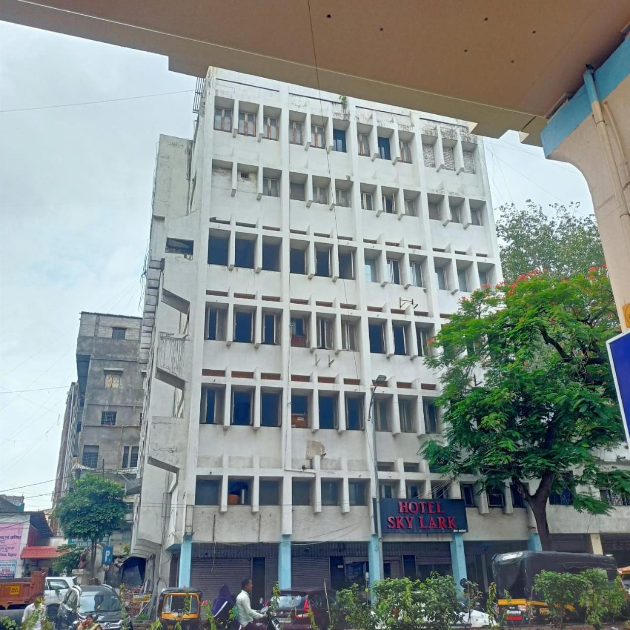 Hotel Skylark Nagpur Exteriör bild